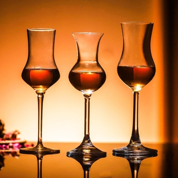 Pahar de vin din cristal, design în stil lalele, capacitate 101–200 ml, stil modern simplu, imprimare logo disponibilă, ambalat într-o cutie din carton