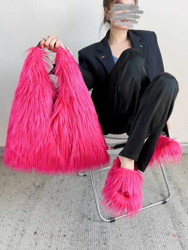 Pliš Tote torba s trokutnim oblikom, magnetsko zatvaranje, poliester podstava, unutarnja ID džep