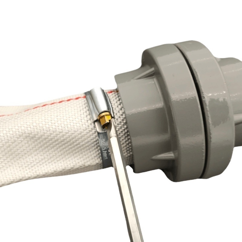 Sada spojov pre hasičský hadicový bubon — kruhové klipy, spona na hrdlo, držiak hadice, pružina, gumová podložka