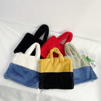 Geantă de umăr din pluș, cu buzunar pe fermoar, căptușeală din poliester și strat interior