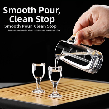 Sada dekantéra pre domáce použitie s odmerkou a stupnicou z bezolovnatého krištáľového skla