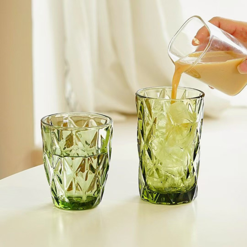 Staklena čaša za vodu i napitke, retro stil bez ručke i poklopca, sodalime staklo, volumen 201–300 ml