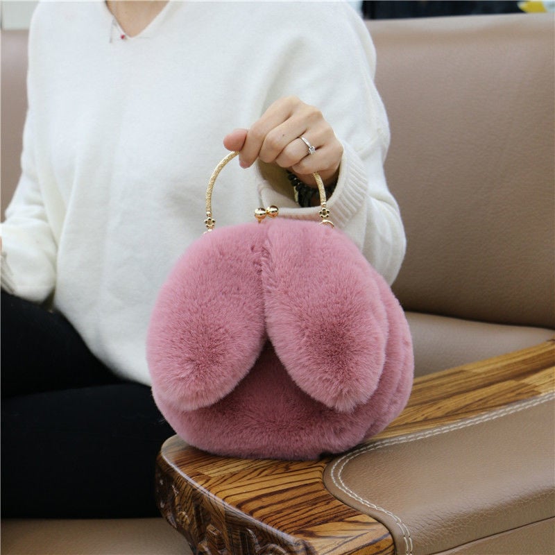 Geantă din blană de iepure artificială, cu urechi de iepure, formă ovală, închidere cu clips, căptușeală din piele sintetică, buzunar pentru telefon