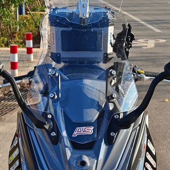 Univerzalni vjetrobran za motocikl za retrofit, s podesivom visinom i podiznim mehanizmom, kompaktni dizajn