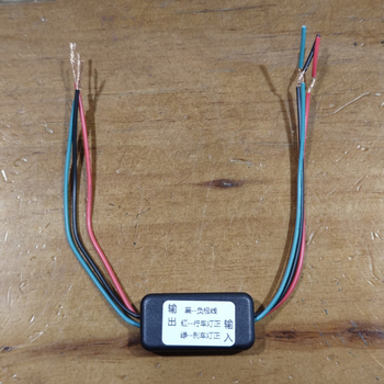 Modul de control al luminii de STOP pentru motocicletă electrică – LED spate 12V, efect de respirație, funcție de flash la frână (Specificații: Tensiune 12V; LED spate; Efect respirație; Flash la frână)