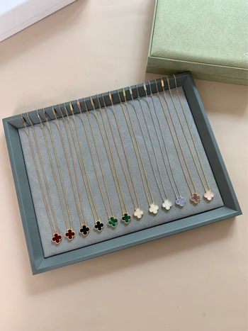 Colier argintiu placat electroplacare, pandantiv din sidef, în formă de frunză și U, lanț obișnuit