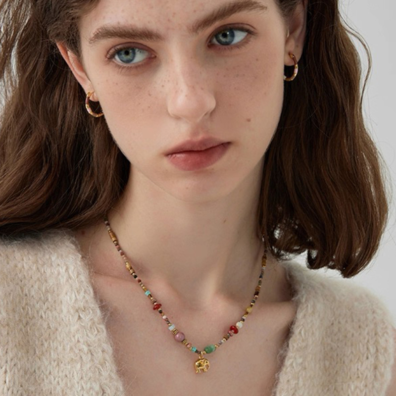 Colier cu pandantiv elefant din alamă, lucrat manual, materiale mixte, lanț clavicle, lansare vară 2025