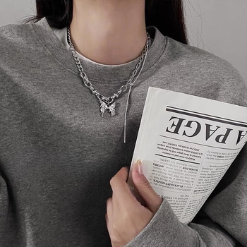 Ogrlica s leptir privjeskom – minimalistički unisex dizajn, cinkova legura, standardni lanac, privjesak od legure, proljeće 2024.
