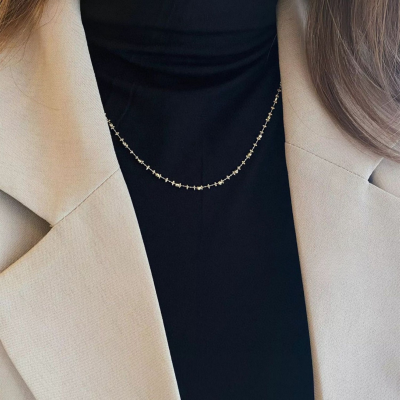 Colier — Argint S925 cu placare 18K aur, design cu mărgele mici în formă de stele, lanț pentru claviculă; Greutate 3,6 g; Stil lux lejer