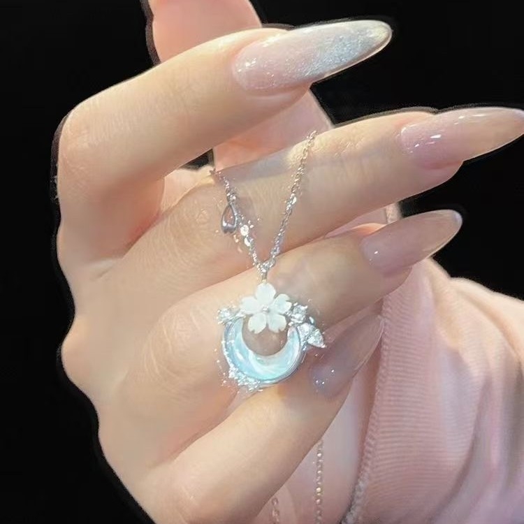 Ogrlica Sakura Moonlight — bakren privjesak s motivom životinje/zodijaka, brend 611, stil osebni