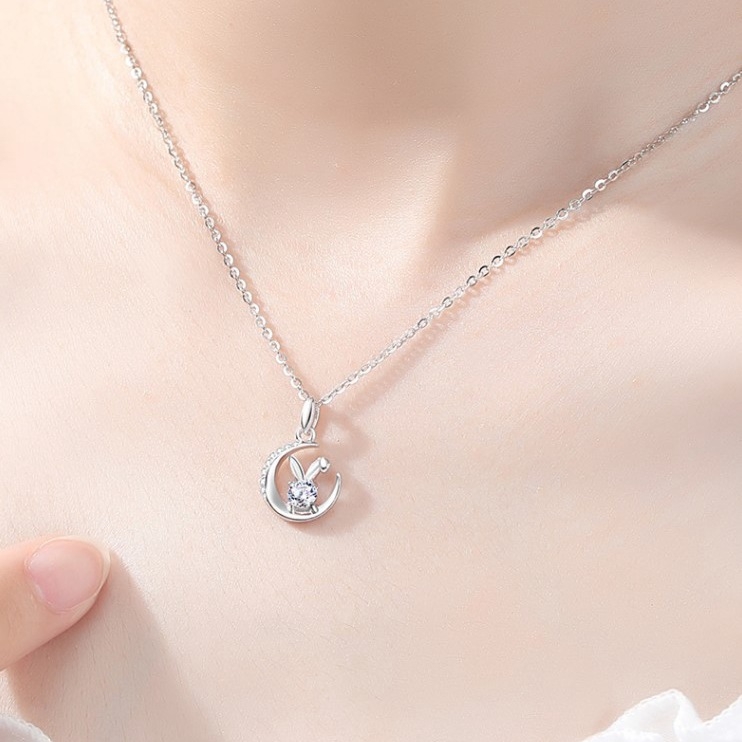 Lančić s privjeskom od srebra 925, dizajn srca i životinja u crtani stilu — marka Daughter