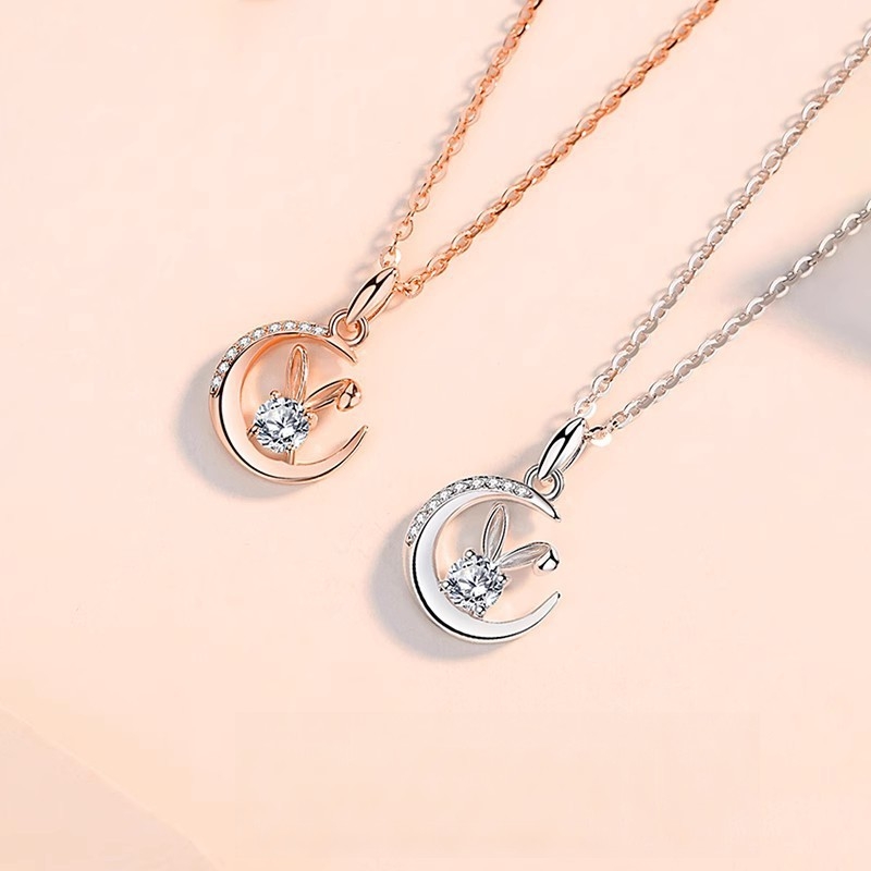 Lančić s privjeskom od srebra 925, dizajn srca i životinja u crtani stilu — marka Daughter