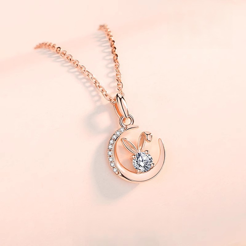 Lančić s privjeskom od srebra 925, dizajn srca i životinja u crtani stilu — marka Daughter