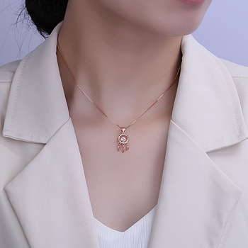 Bakreni privjesak na lančić s mašnicom i kapljastim oblikom, Qiao Lanxuan, proljeće 2023, uredski stil mode