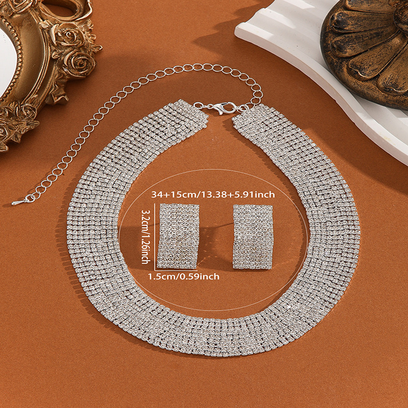 Set od dva dijela: ogrlica i naušnice, srebreni premaz, rhinestone privjesak, geometrijski oblik, opseg 41–50 cm, etno retro stil