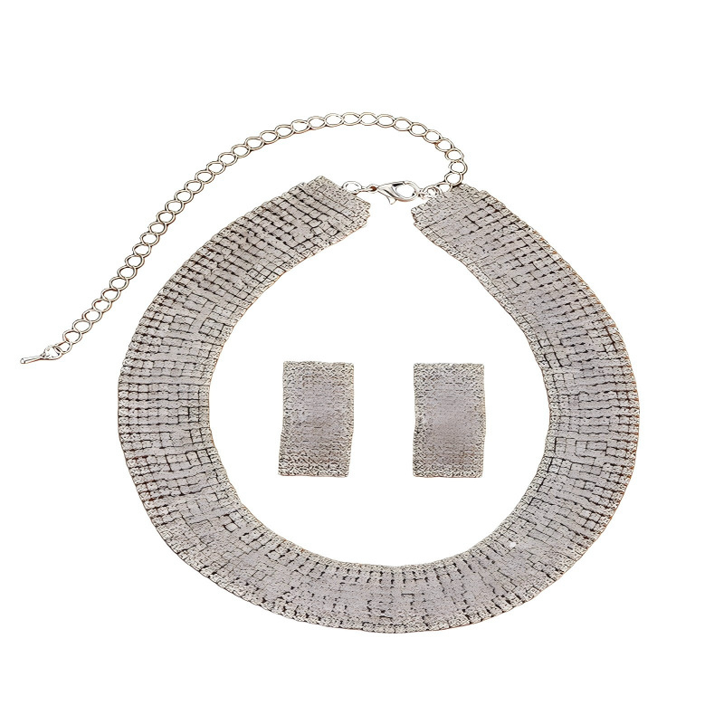 Set od dva dijela: ogrlica i naušnice, srebreni premaz, rhinestone privjesak, geometrijski oblik, opseg 41–50 cm, etno retro stil
