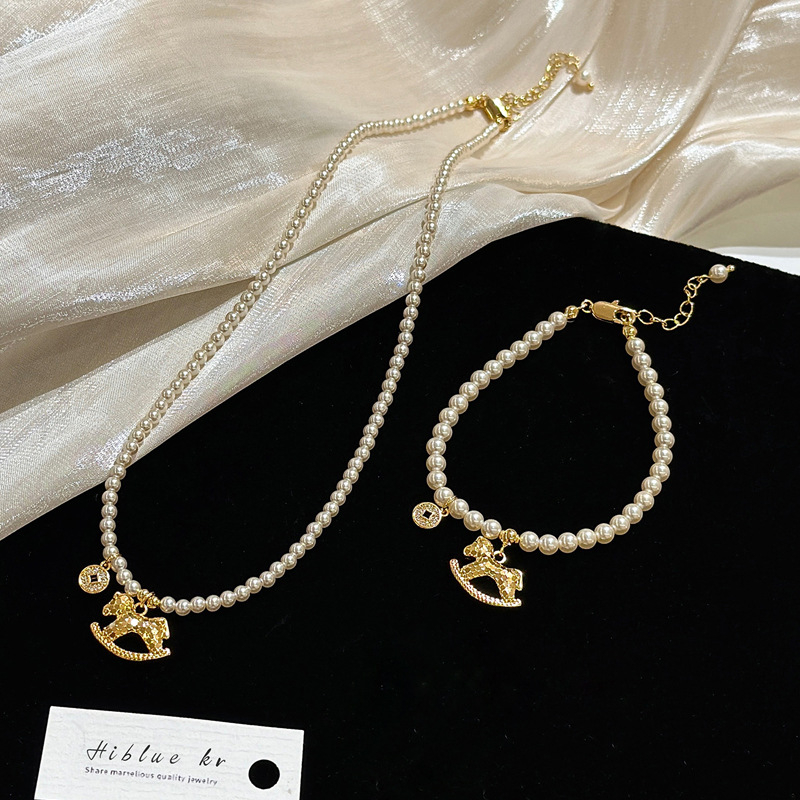 Ogrlica s privjeskom novčića u obliku ponija i perlacnom niti, bakar premazan 18k zlatom, Shijia biseri, unisex, Xiaoxiangfeng stil