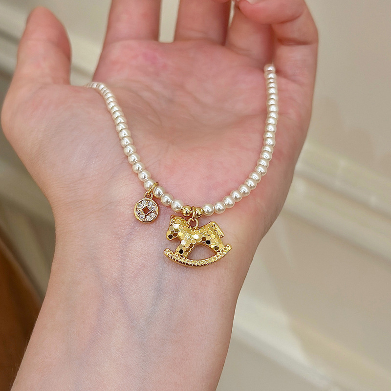 Ogrlica s privjeskom novčića u obliku ponija i perlacnom niti, bakar premazan 18k zlatom, Shijia biseri, unisex, Xiaoxiangfeng stil