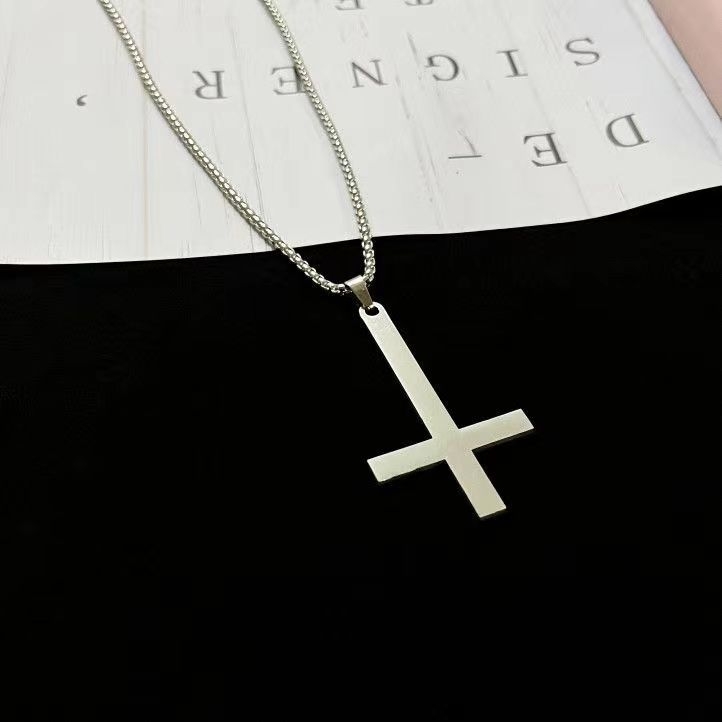 Ogrlica s invertiranim križem od titan čelika, bočni lanac, elektroplatirano, unisex, jednostavan stil