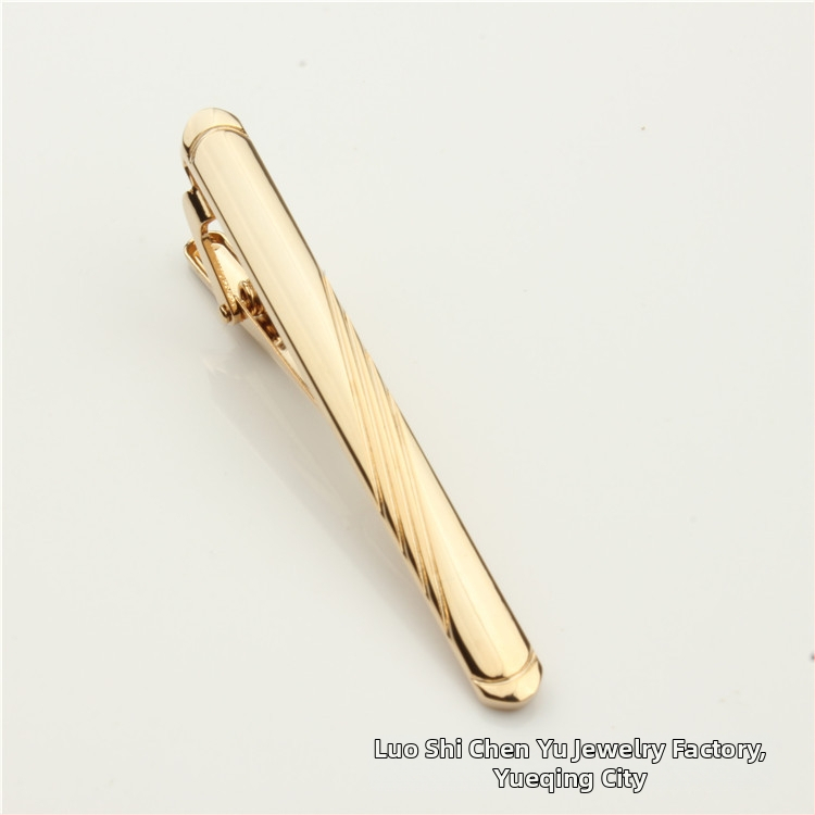 Chen Yu meďná spona na kravatu s geometrickým dizajnom a detailom kvetu na límci