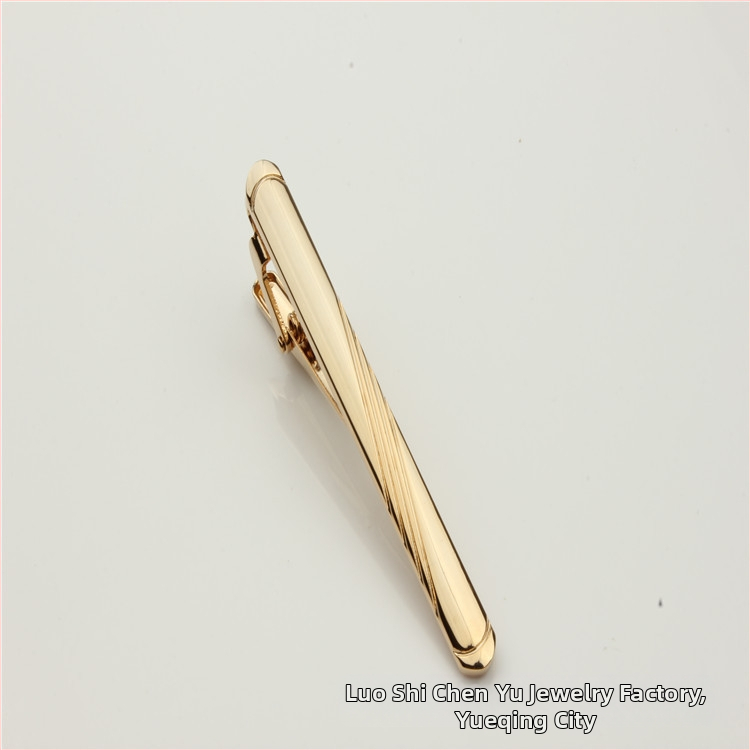 Chen Yu meďná spona na kravatu s geometrickým dizajnom a detailom kvetu na límci