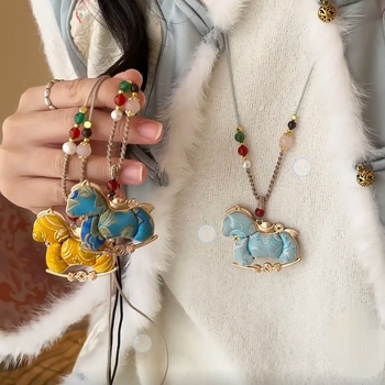 Colier cu mărgele în formă de cal, șnur împletit, pandantiv din aliaj, stil chinezesc retro (lansare iarnă 2025)