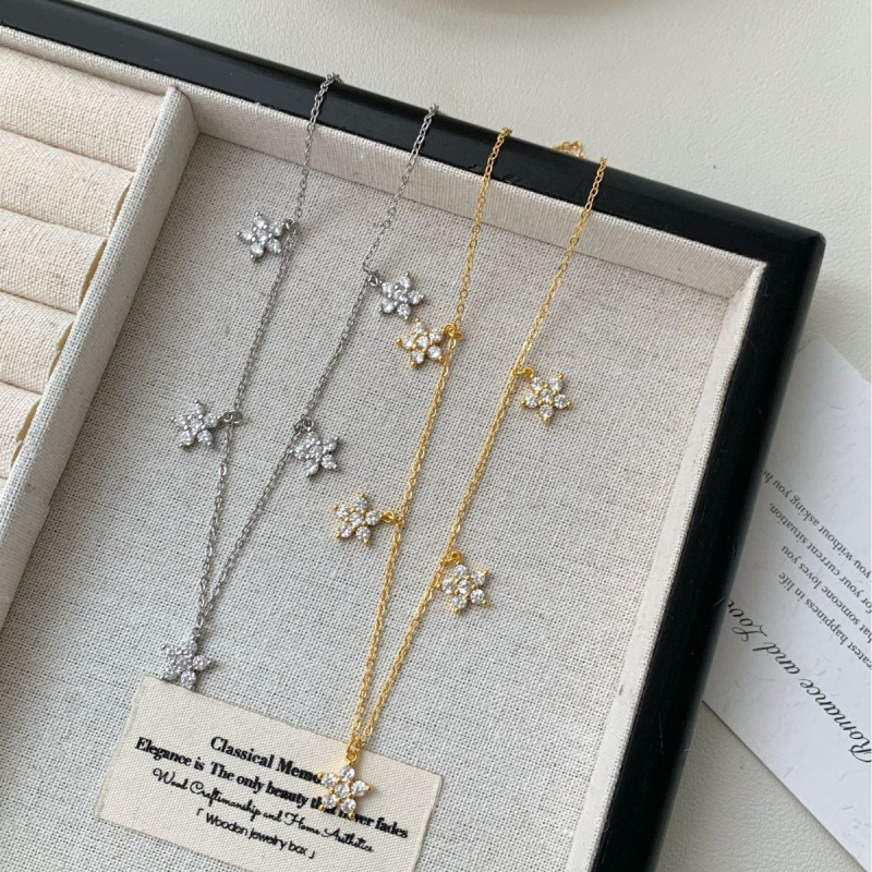 Ogrlica - Privjesak od petoliste djeteline s dijamantima, od ekološki prihvatljivog bakra, lanac u stilu Flash o chain, težina 6 g