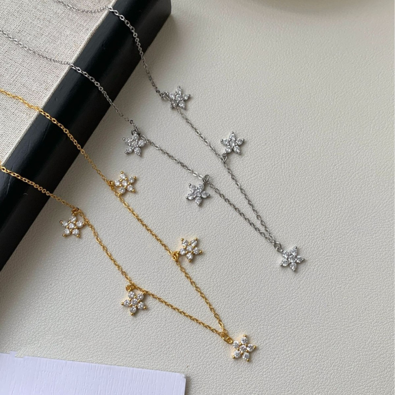 Ogrlica - Privjesak od petoliste djeteline s dijamantima, od ekološki prihvatljivog bakra, lanac u stilu Flash o chain, težina 6 g