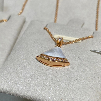 Ogrlica od legure, modni stil, gradski svakodnevni stil, proljeće 2025