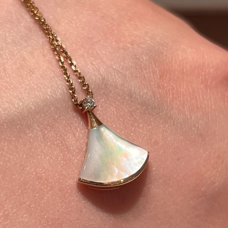 Ogrlica od legure, modni stil, gradski svakodnevni stil, proljeće 2025