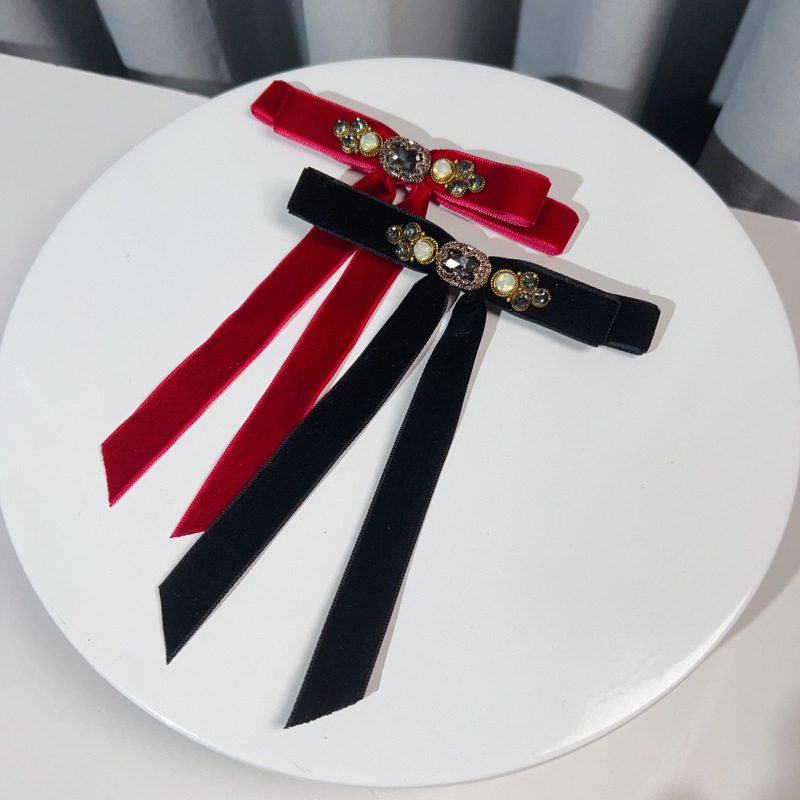 Broșă Lolita cu fundă, din aliaj, placare electrolitică, stil retro