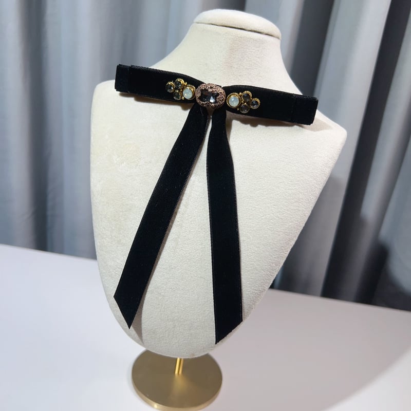 Broșă Lolita cu fundă, din aliaj, placare electrolitică, stil retro