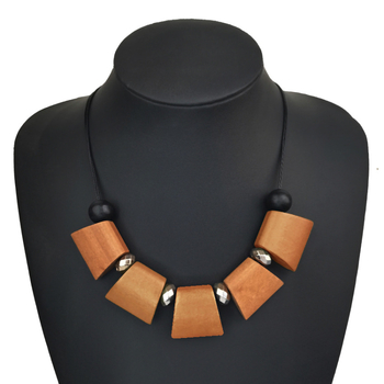 Drveni lanac s privjeskom u obliku sjekire — geometrijski retro s perlicama (Materijal: drvo; Oblik: sjekira; Stil: geometrijski, retro; Dizajn s perlicama; Sezona: jesen 2023)