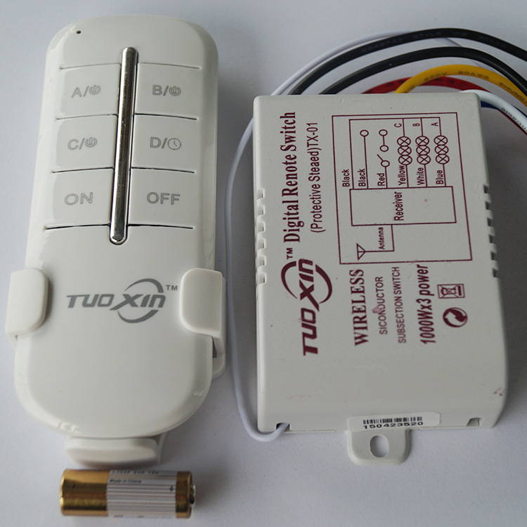 BRIGHT MR-703 Trokanalni bežični prekidač za 220V, 50/60 Hz, ukupna snaga 3000W, domet daljinskog upravljača do 20 m, za višekanalne lampe i kristalne lampe