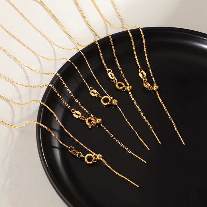 Ogrlica od titan čelika, geometrskog oblika, privjesak od 18k zlata, klasičan lanac, težina 1,25 g