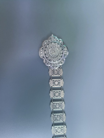 Thai-stílusú etnikus deréklánc délkeleti hatású befolyással — fémes szerkezet; vasból készült csat; kampóval záródó; elektroplátolás; márka Monolith