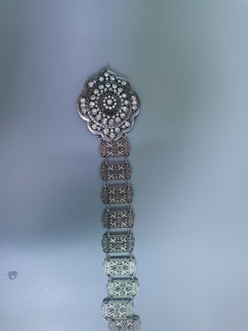 Thai-stílusú etnikus deréklánc délkeleti hatású befolyással — fémes szerkezet; vasból készült csat; kampóval záródó; elektroplátolás; márka Monolith