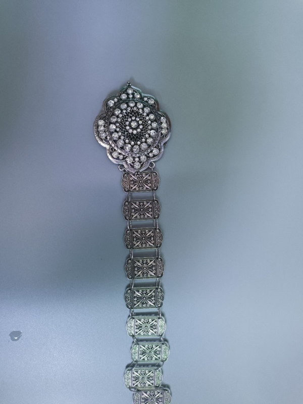 Thai-stílusú etnikus deréklánc délkeleti hatású befolyással — fémes szerkezet; vasból készült csat; kampóval záródó; elektroplátolás; márka Monolith