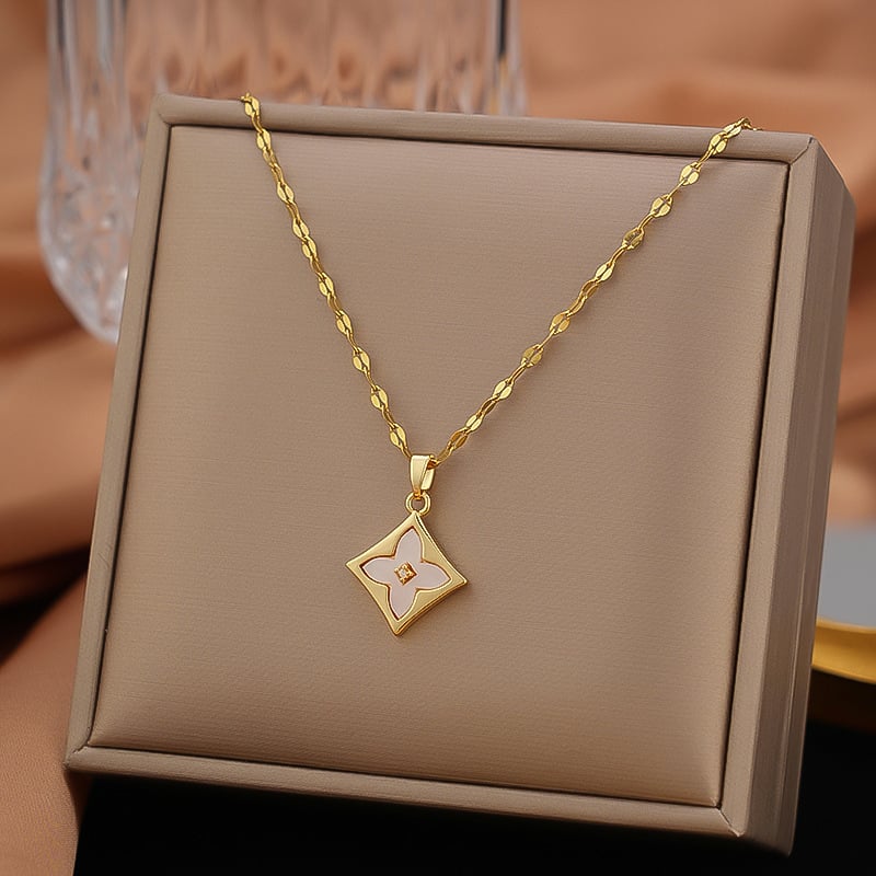 Lančić od titan čelika s bakrenim privjeskom četverolistom djetelinom i cirkonima, spiralni lanac, duljina 31–40 cm, za žene