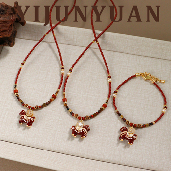 Colier cu pandantiv în formă de cal, pandantiv din cupru, lanț clavicular, lungime 41–50 cm