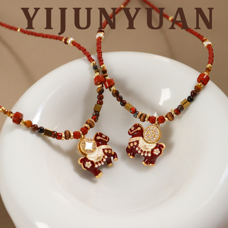 Colier cu pandantiv în formă de cal, pandantiv din cupru, lanț clavicular, lungime 41–50 cm