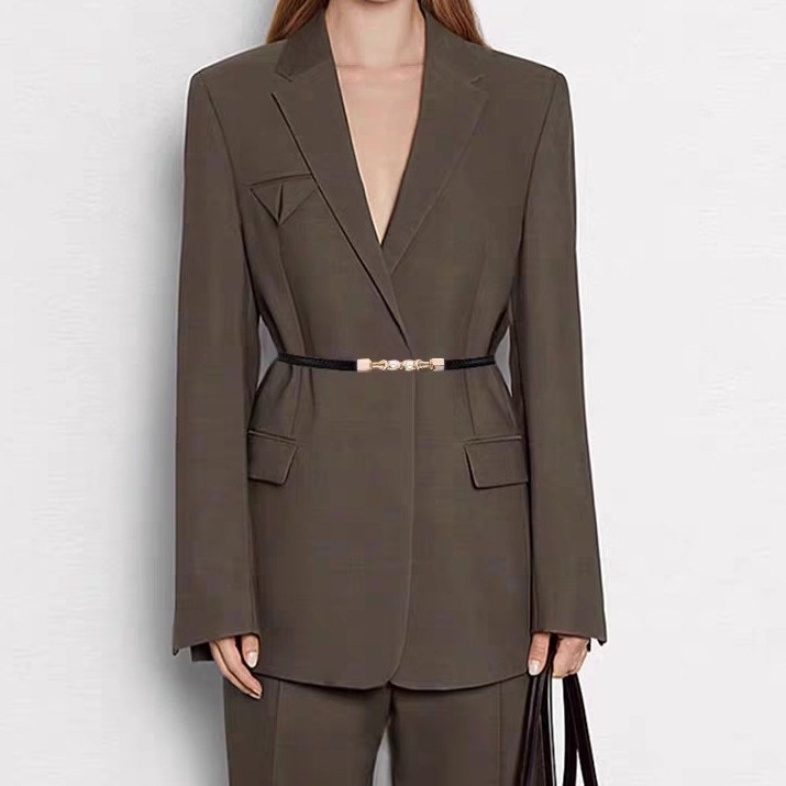 Női vékony valódi bőrből készült öv ötvözet csattal, kampózár, szélesség 2 cm alatt, gyémánt-díszítéssel