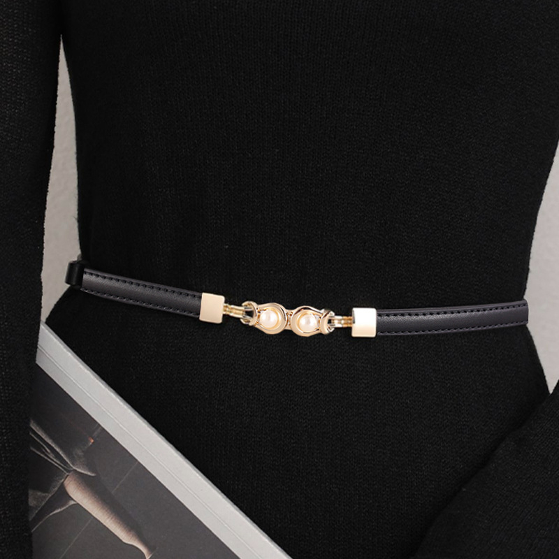 Női vékony valódi bőrből készült öv ötvözet csattal, kampózár, szélesség 2 cm alatt, gyémánt-díszítéssel