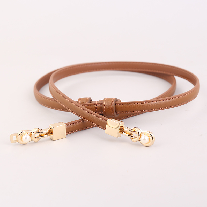 Női vékony valódi bőrből készült öv ötvözet csattal, kampózár, szélesség 2 cm alatt, gyémánt-díszítéssel