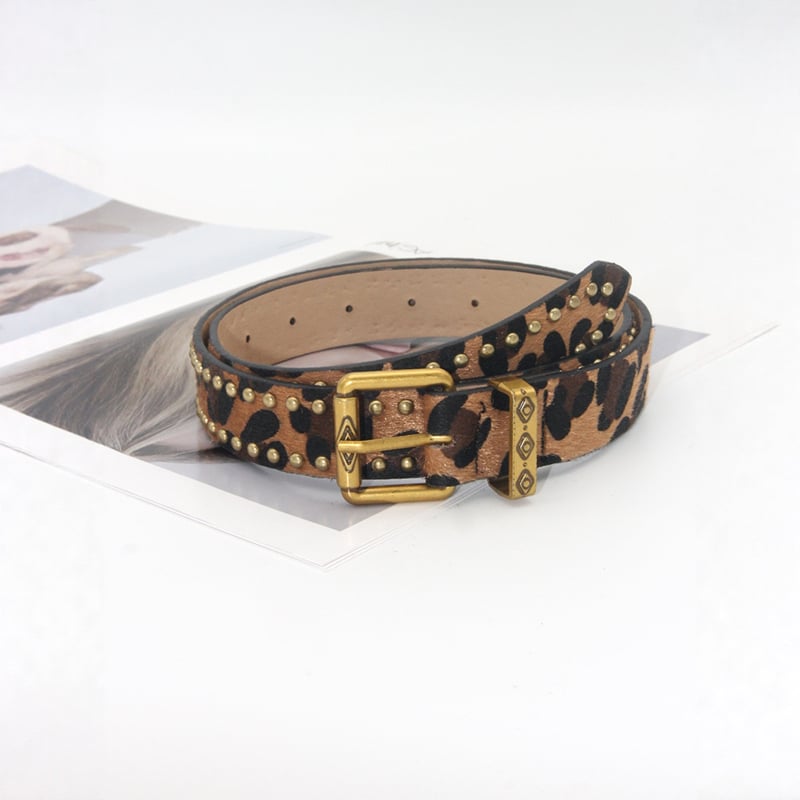 Női öv leopárd mintával és szegecsekkel, PU bőr, alumínium ötvözetből készült csattal, lapos csattal zár, szélesség 2–4 cm, gyöngyös díszítés