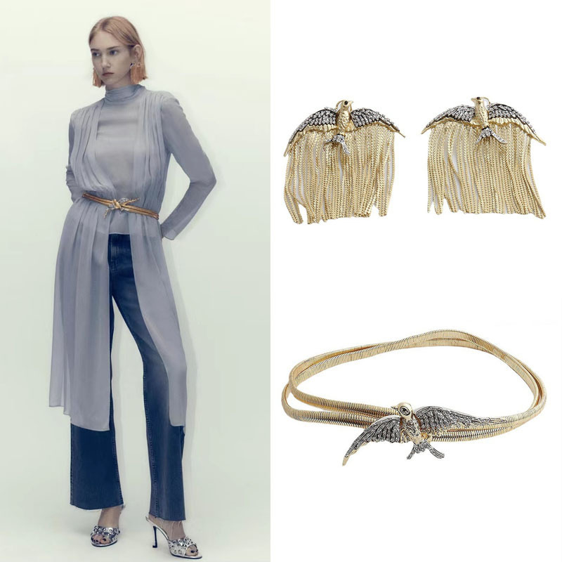 Fém deréklánc ruhához, retro madármotívummal és függőleges csíkokkal — anyag: fém; csatanyag: általános célú; zárás: általános célú; eredet: Jinhua; év/szezon: 2023 nyár