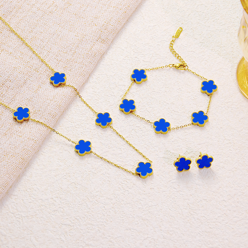 Set nakita od nehrđajućeg čelika s petolistom djetelinom: ogrlica, narukvica i naušnice — geometrijski oblik; regularni lanac; višeslojni dizajn; materijal: nehrđajući čelik; obrada: elektroplatiranje