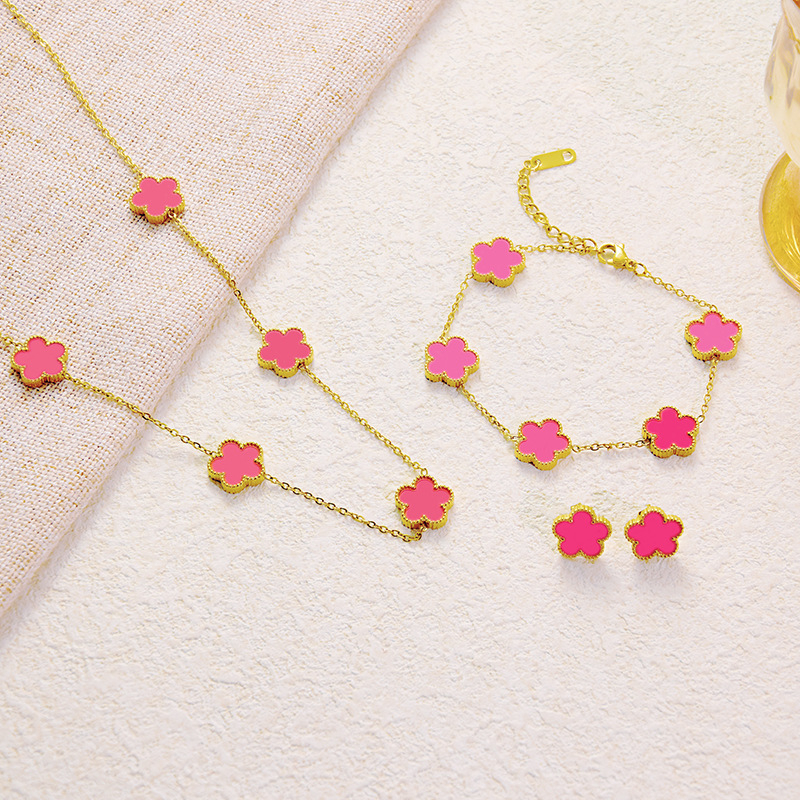 Set nakita od nehrđajućeg čelika s petolistom djetelinom: ogrlica, narukvica i naušnice — geometrijski oblik; regularni lanac; višeslojni dizajn; materijal: nehrđajući čelik; obrada: elektroplatiranje