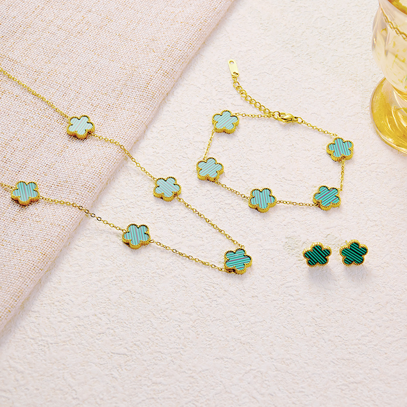 Set nakita od nehrđajućeg čelika s petolistom djetelinom: ogrlica, narukvica i naušnice — geometrijski oblik; regularni lanac; višeslojni dizajn; materijal: nehrđajući čelik; obrada: elektroplatiranje