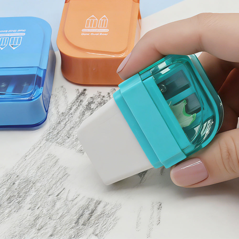 Oštrivač za olovke s dvostrukim otvorom, gumom za zaštitu od prašine s četiri boje u kvadratnoj kutiji – Weird bear Wx-99751, plastika, ručni pogon